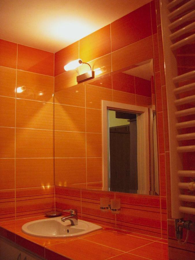 Spa Apartment Raisova Karlovy Vary Exterior photo
